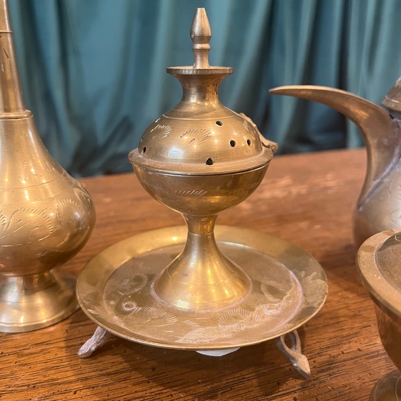 Saudi Arabian engraved brass dallah pot set - 5 pieces - Picture 11 of 12